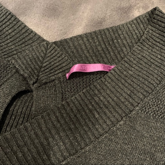 Black sweater with half length sleeves open back - Picture 3 of 3